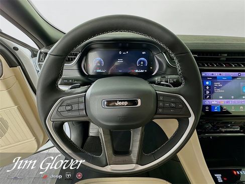 New 2025 Jeep Grand Cherokee Limited w/ Black Appearance Package image 24