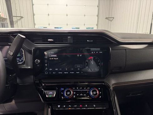 Used 2024 GMC Sierra 2500 AT4 AWD/4WD image 14