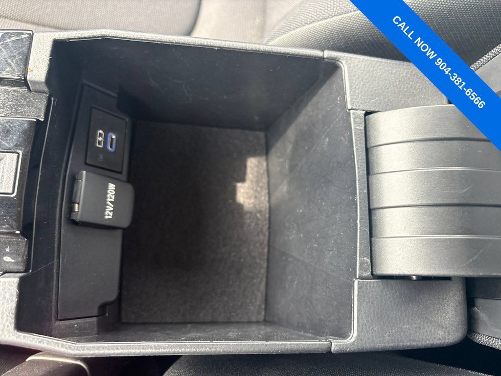 Used 2022 Toyota Corolla LE FWD image 38