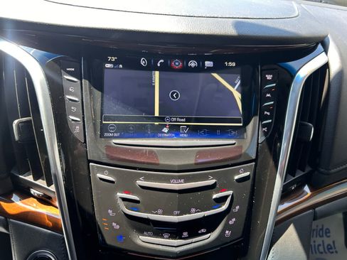 Used 2019 Cadillac Escalade Premium Luxury AWD/4WD image 17