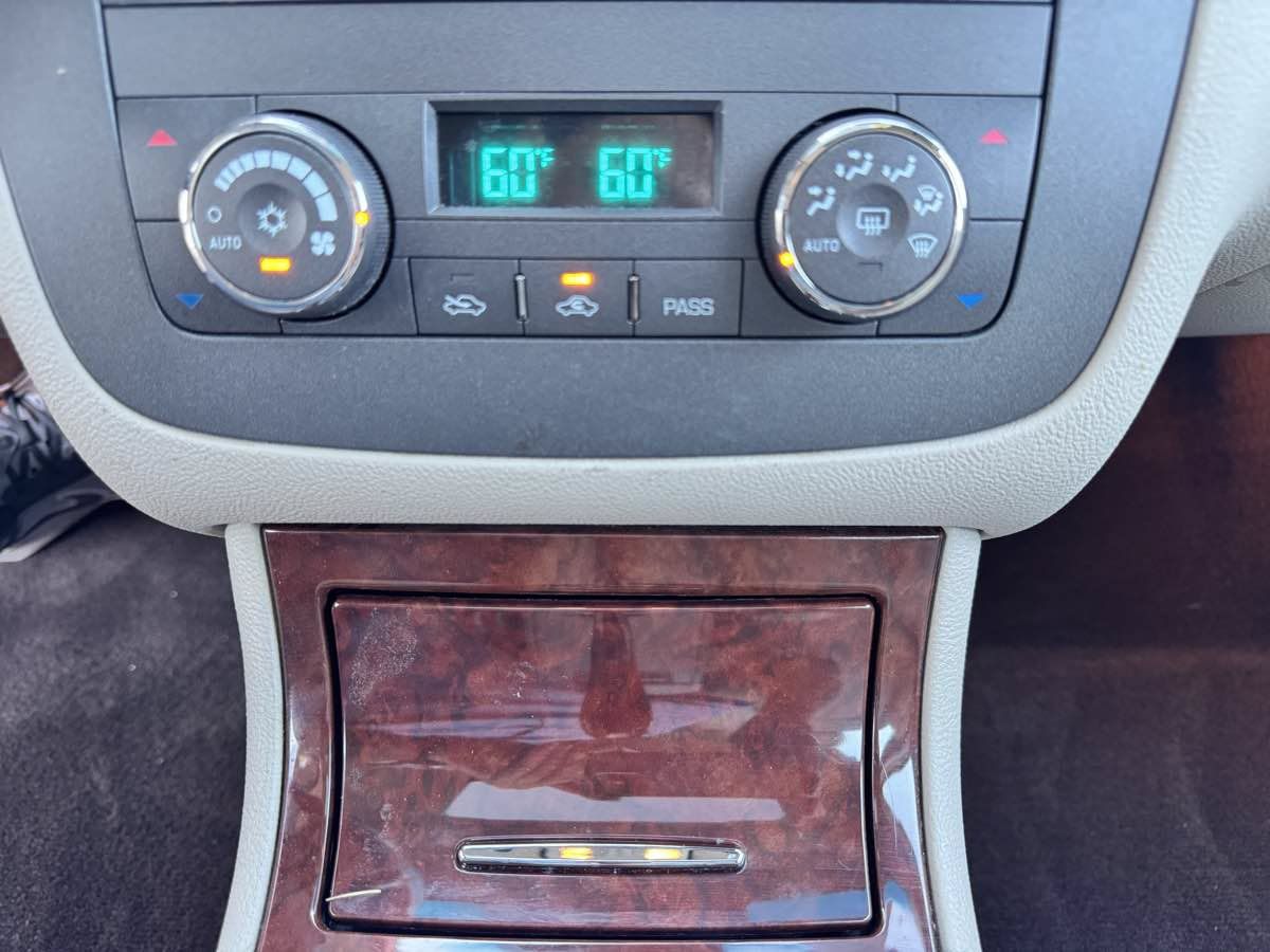 Used 2008 Buick Lucerne CXS FWD image 44