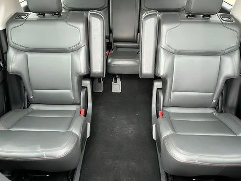 Used 2025 Ford Expedition Active AWD/4WD image 17
