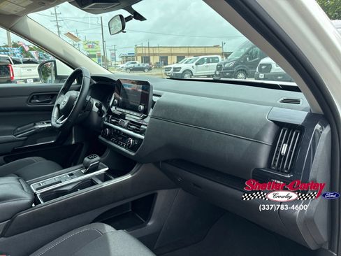 Used 2024 Nissan Pathfinder SV FWD image 21