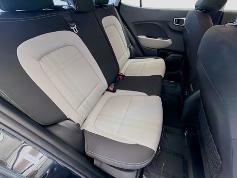 Used 2025 Hyundai Venue SEL FWD image 14