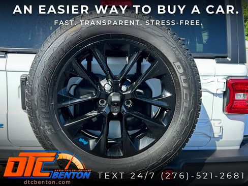 Used 2022 Jeep Wrangler Unlimited Sahara w/ Cold Weather Group AWD/4WD image 28