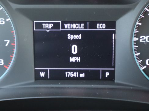 Used 2023 Chevrolet Traverse LT FWD image 25