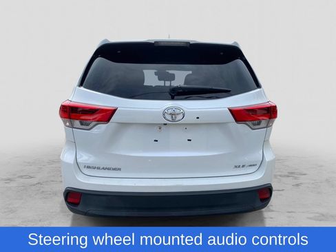 Used 2017 Toyota Highlander XLE w/ Carpet Mat Package AWD/4WD image 4