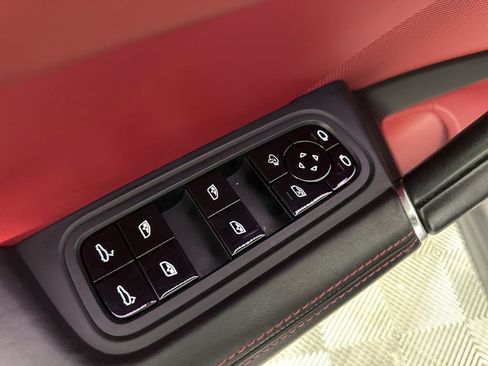 Used 2021 Porsche Cayenne AWD/4WD image 8