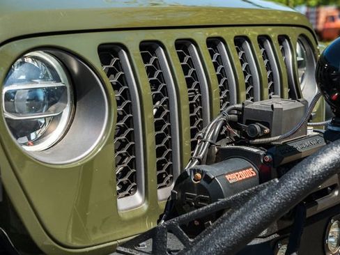 Used 2022 Jeep Wrangler Unlimited Rubicon w/ Trailer Tow Package AWD/4WD image 14