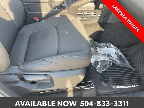 Certified 2025 Toyota Tacoma SR5 w/ SR5 Upgrade Package AWD/4WD image 18