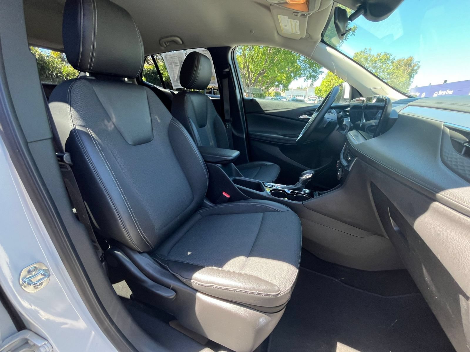 Used 2025 Buick Encore GX Preferred FWD image 34