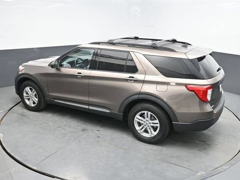 Used 2021 Ford Explorer XLT AWD/4WD image 23