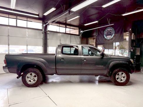 Used 2015 Toyota Tacoma SR5 V6 image 8