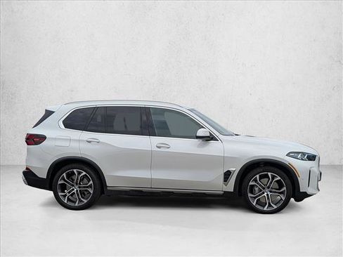 Used 2026 BMW X5 xDrive50e w/ Parking Assistance Package AWD/4WD image 4
