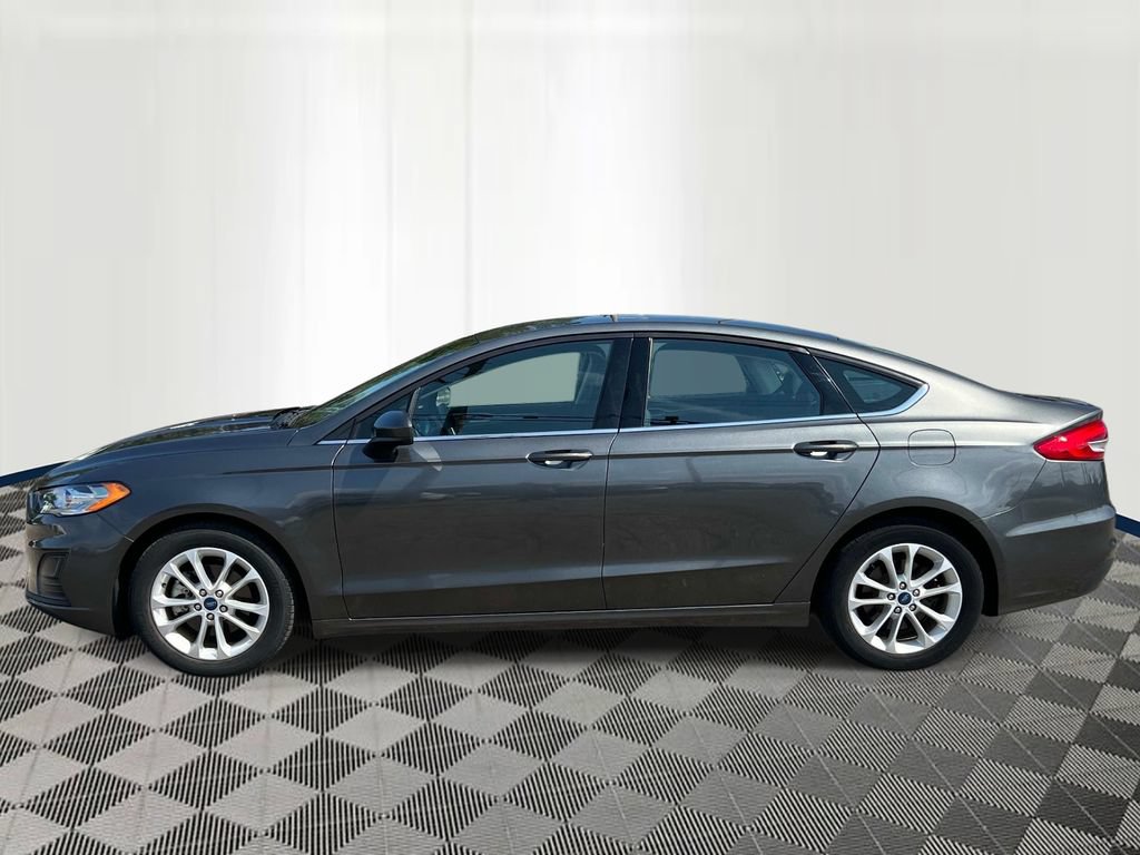 Used 2020 Ford Fusion SE FWD image 2