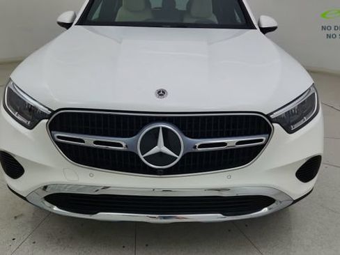 Used 2025 Mercedes-Benz GLC 300 4MATIC image 9
