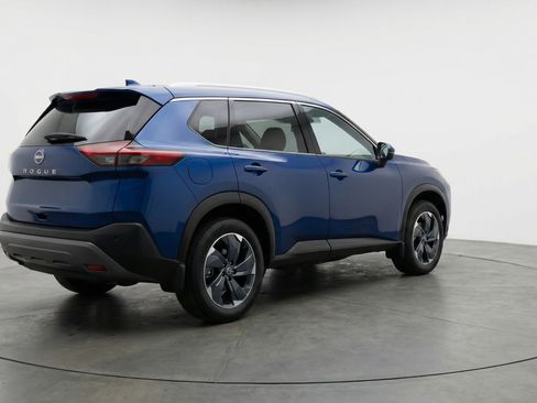 Used 2025 Nissan Rogue SV image 9