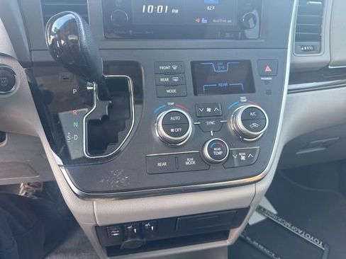 Used 2017 Toyota Sienna XLE Premium image 14