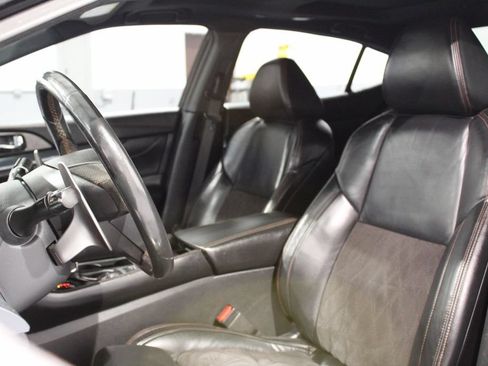 Used 2021 Nissan Maxima SR w/ Sport Mat Group FWD image 17