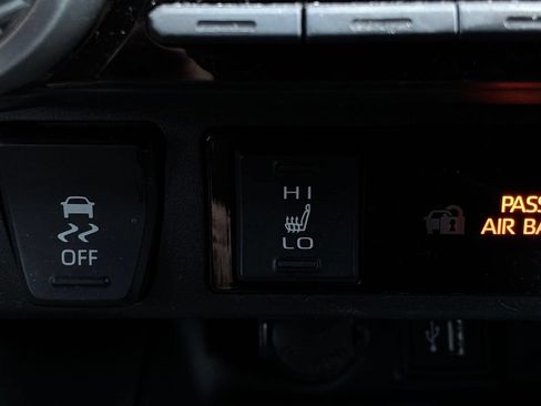 Used 2025 Toyota RAV4 XSE w/ Advanced Technology Package AWD/4WD image 33