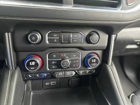 Used 2024 Chevrolet Suburban Premier AWD/4WD image 20