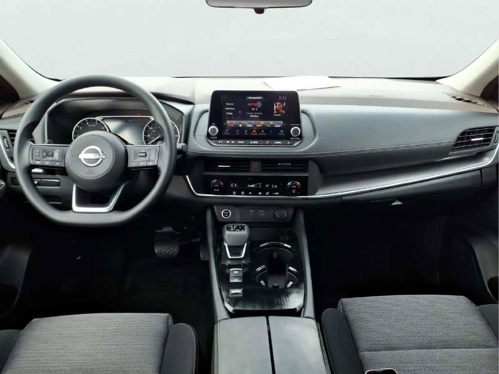 Used 2023 Nissan Rogue SV FWD image 11