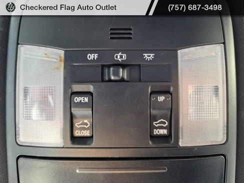 Used 2018 Toyota RAV4 SE image 24