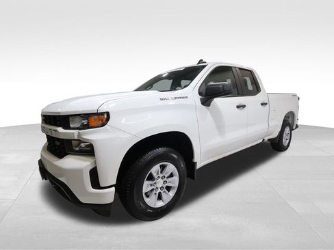 Used 2020 Chevrolet Silverado 1500 Custom w/ Custom Value Package image 6