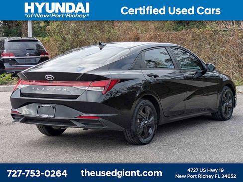 Certified 2023 Hyundai Elantra SEL image 5