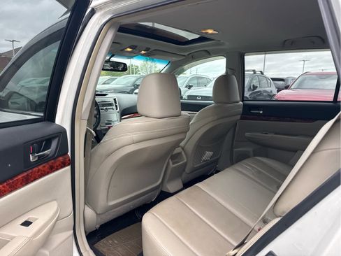Used 2011 Subaru Outback 2.5i Limited w/ PWR Moonroof Pkg AWD/4WD image 5