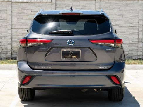 Used 2020 Toyota Highlander Limited FWD image 11