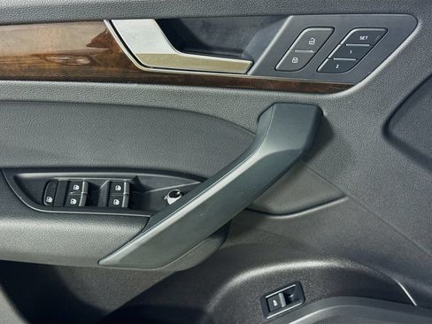 Used 2018 Audi Q5 2.0T Premium Plus w/ Premium Plus Package AWD/4WD image 11