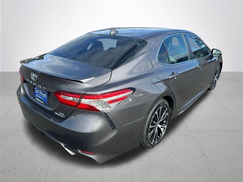 Used 2020 Toyota Camry SE w/ Carpet Mat Package FWD image 7