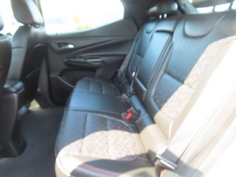 Used 2023 Chevrolet Bolt EUV LT w/ Convenience Package FWD image 38