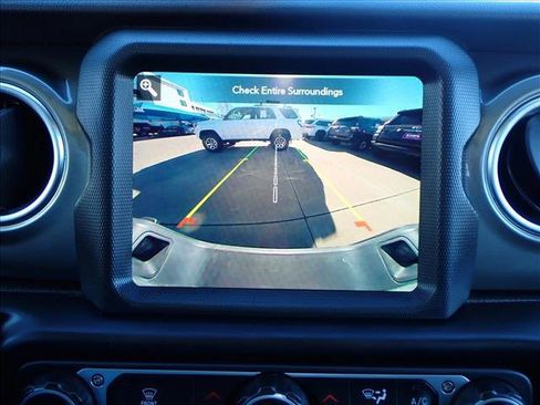 Used 2023 Jeep Gladiator Overland w/ Trailer Tow Package image 15