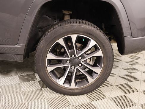 Used 2022 Jeep Grand Cherokee Overland w/ Luxury Tech Group IV AWD/4WD image 20