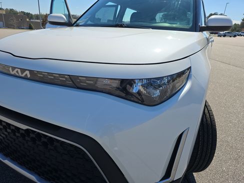 Used 2023 Kia Soul LX image 31
