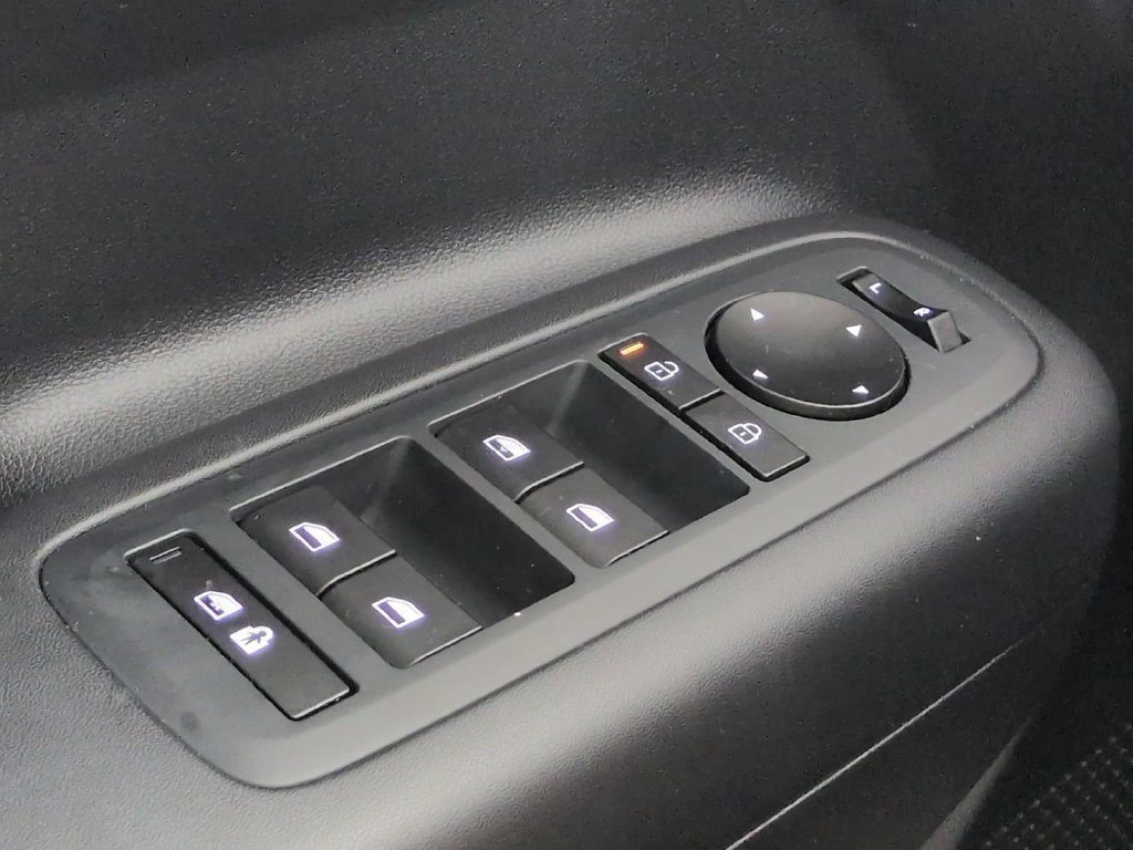 Used 2025 Hyundai Santa Fe SE FWD image 39