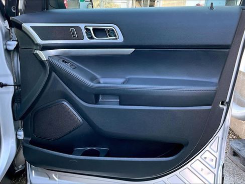 Used 2014 Ford Explorer XLT w/ Equipment Group 202A image 23