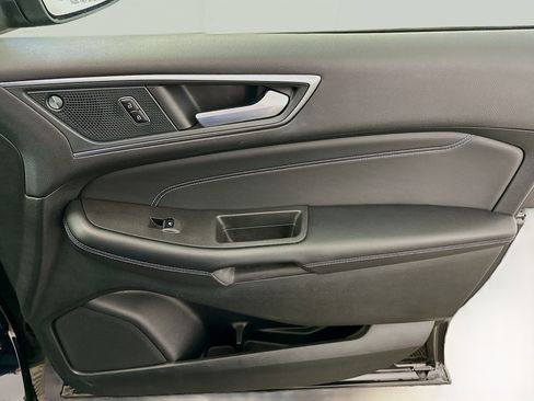 Used 2024 Ford Edge Titanium image 33