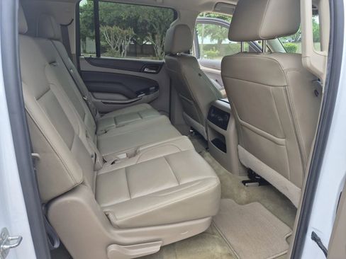 Used 2018 Chevrolet Suburban LT image 19