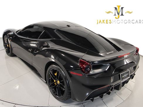 Used 2018 Ferrari 488 GTB image 7