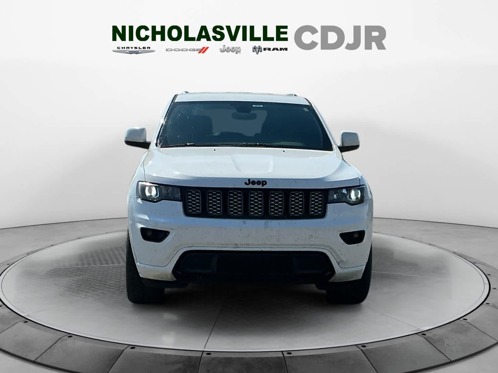 Used 2018 Jeep Grand Cherokee Altitude AWD/4WD image 8