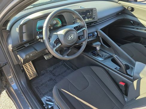 Certified 2025 Hyundai Elantra Sport image 16
