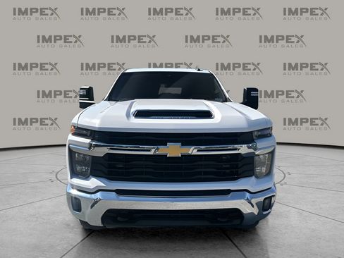 Used 2024 Chevrolet Silverado 2500 LT AWD/4WD image 9