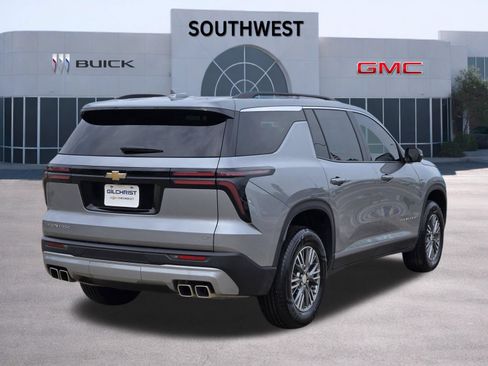 Used 2024 Chevrolet Traverse LT FWD image 7