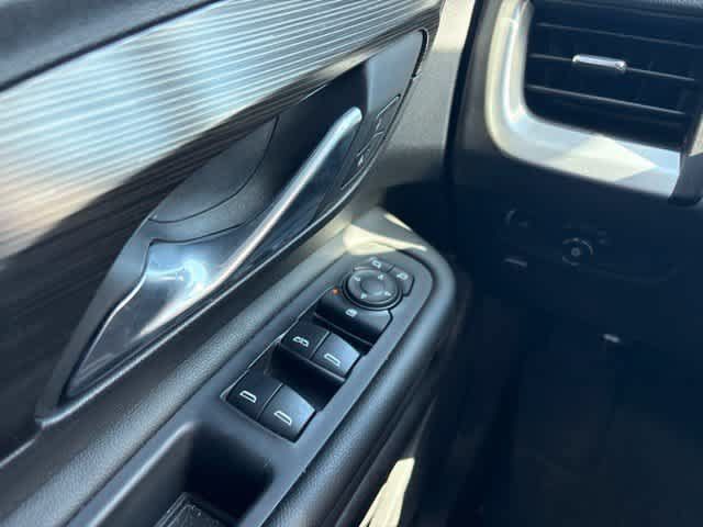 Used 2024 GMC Terrain SLE w/ Driver Convenience Package FWD image 22