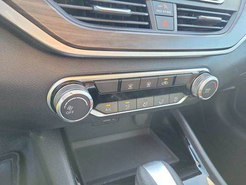 Used 2024 Nissan Altima 2.5 SV FWD image 31
