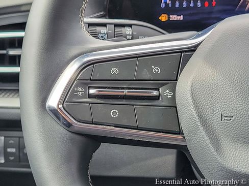 Used 2025 Chevrolet Traverse LT w/ LPO, Floor Liner Package FWD image 17