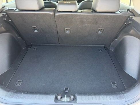 Used 2023 Hyundai Venue Limited image 16